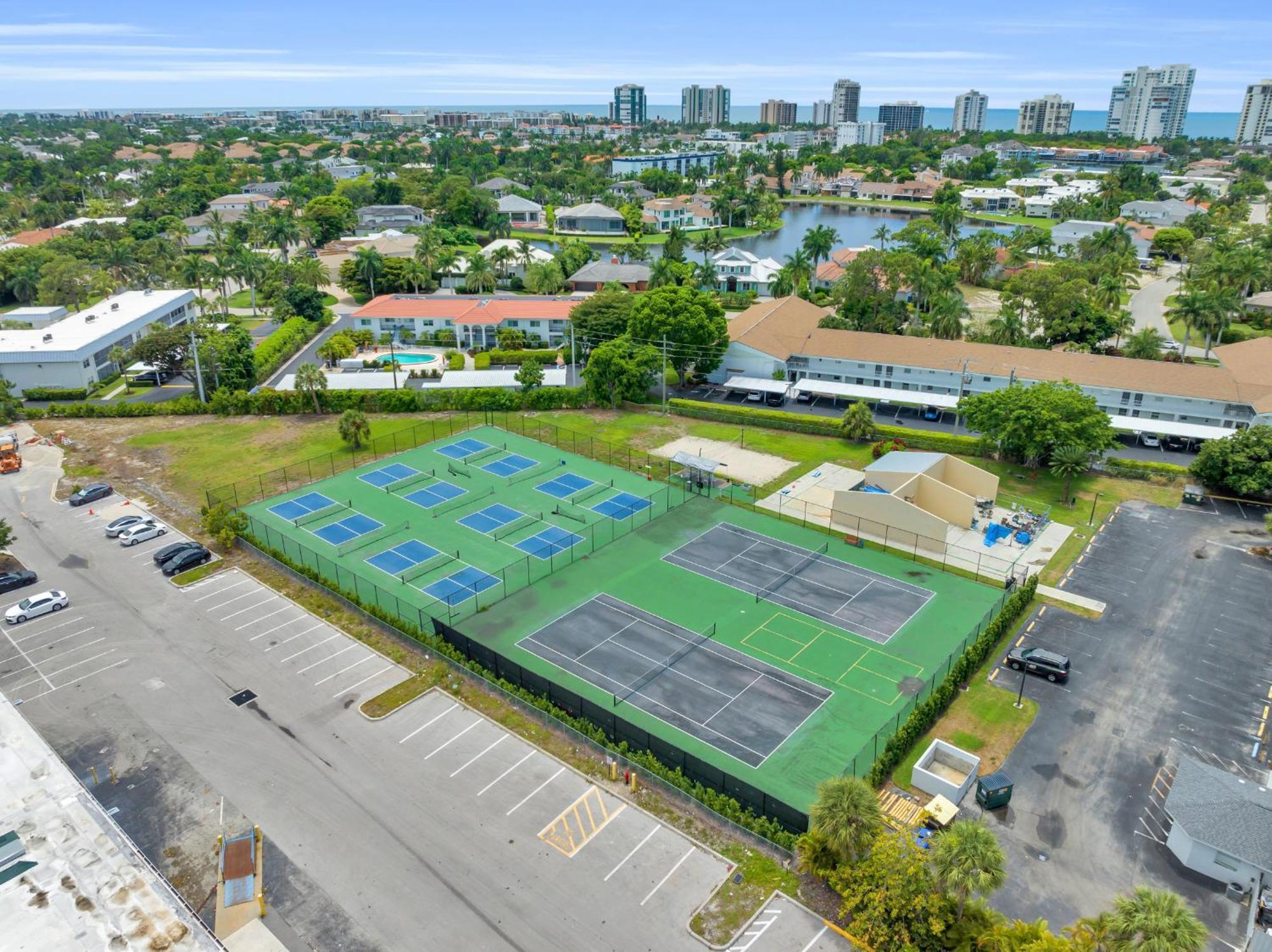 Park Shore Resort By Mike Z Rentals (Adults Only) North North Naples Екстериор снимка